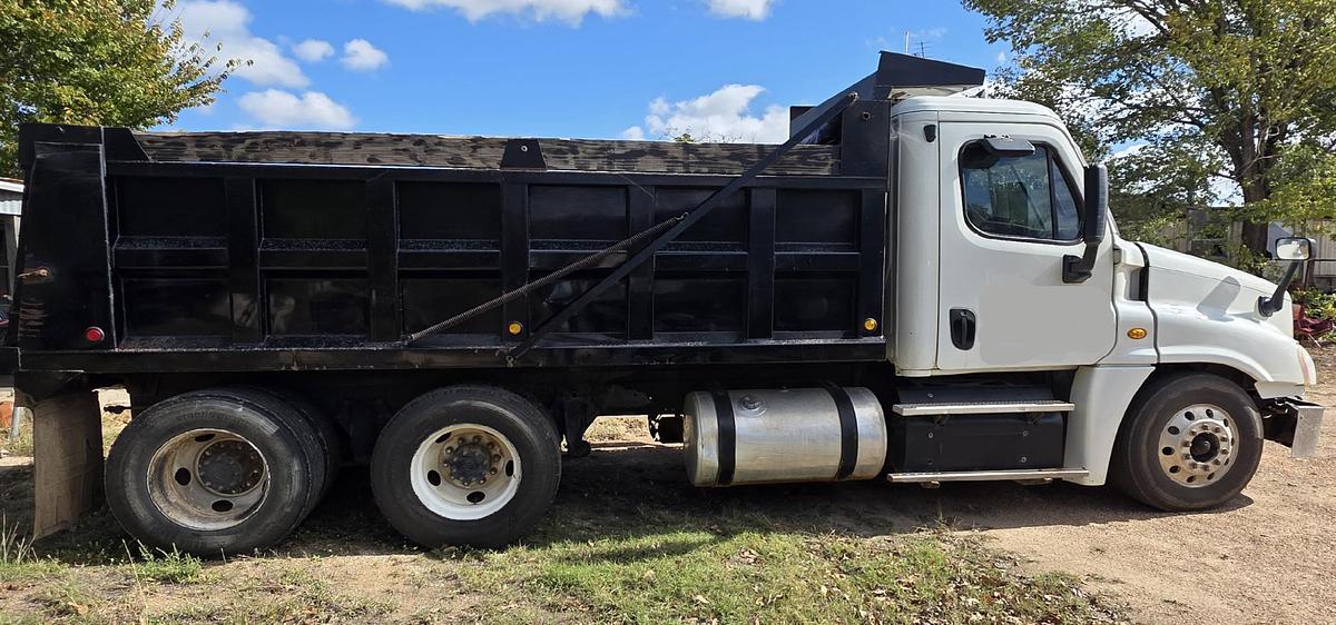 Used 2012 FREIGHTLINER Cascadia