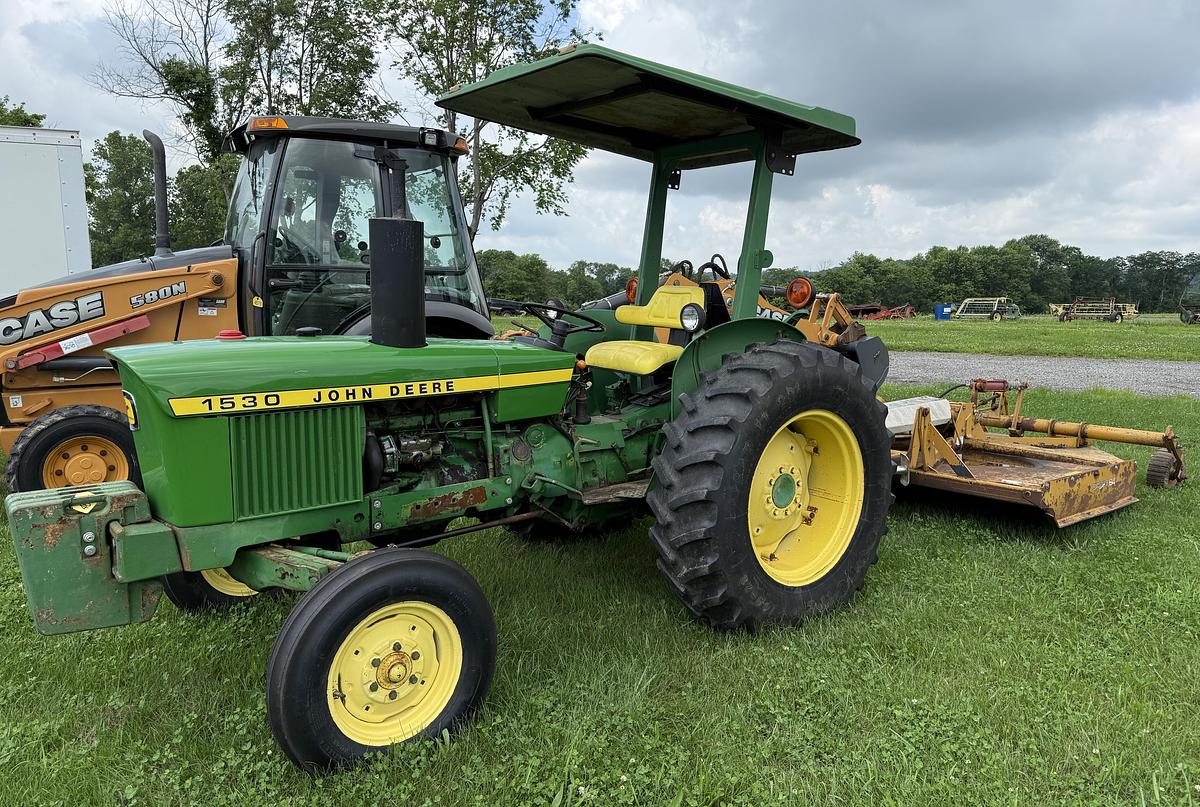 Used 1975 JOHN DEERE 1530