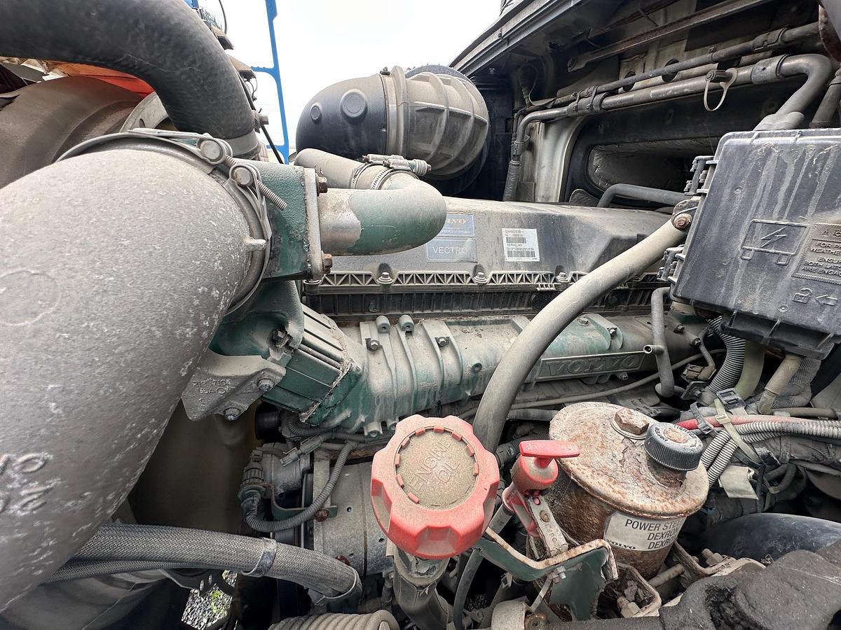 Used 2015 VOLVO VAH Auto Hauler