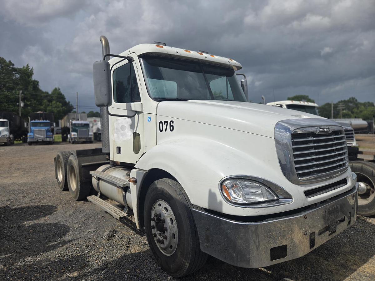 Used 2005 FREIGHTLINER Columbia