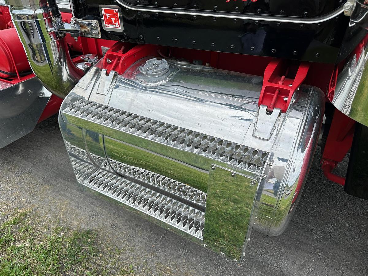 Used 1984 PETERBILT 359