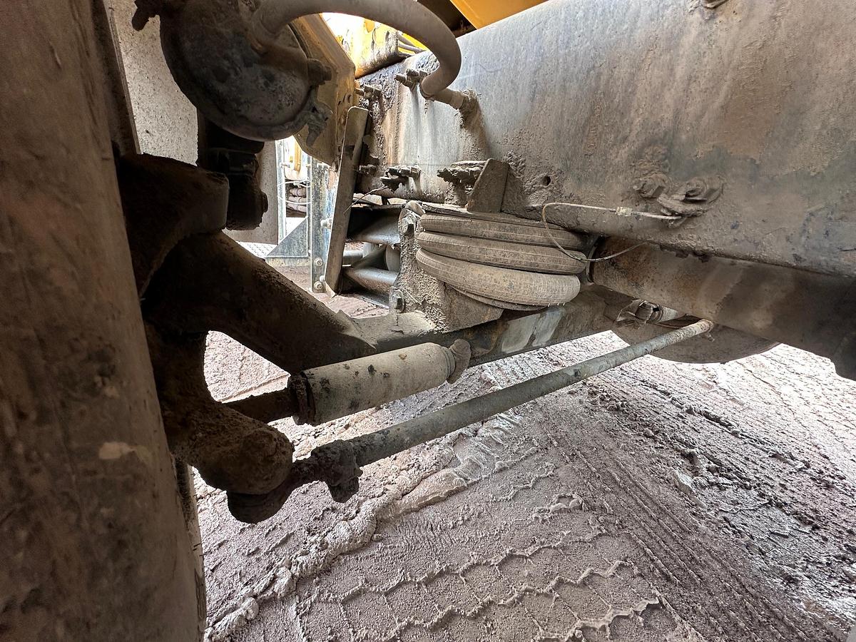 Used 2004 VOLVO Rear Discharge Mixer