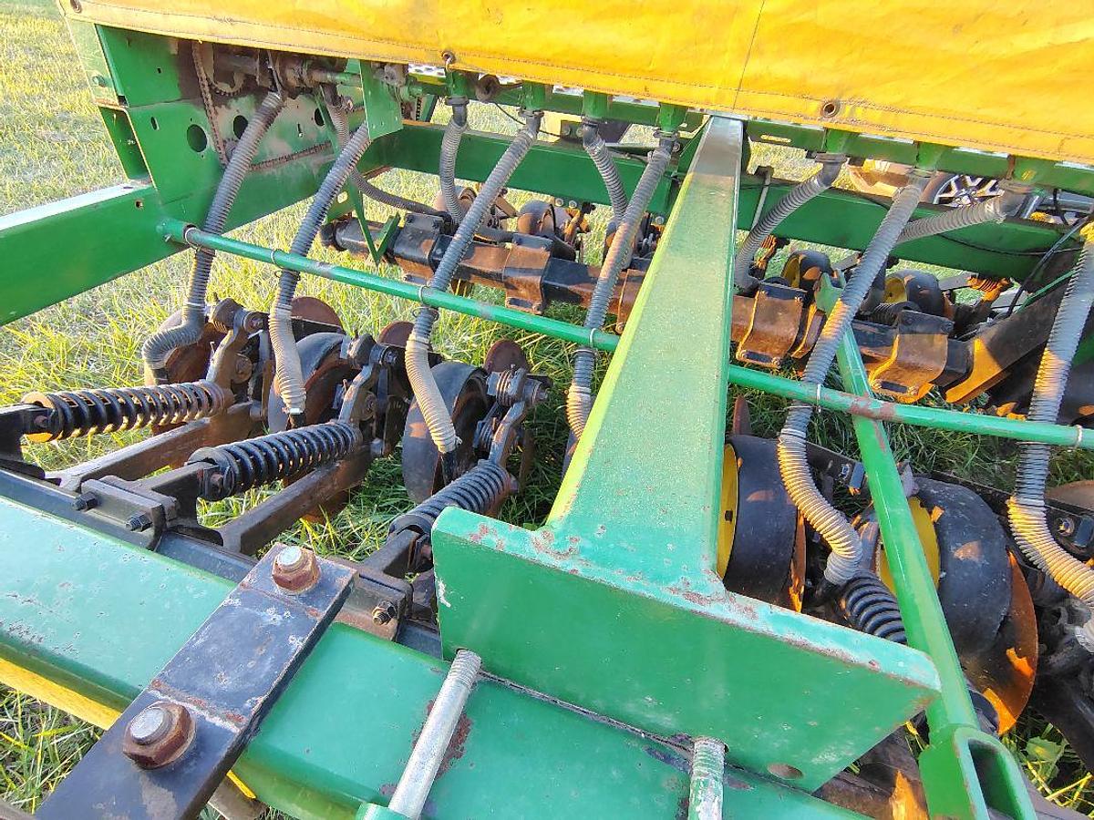 Used 1992 JOHN DEERE 750 Grain Drills