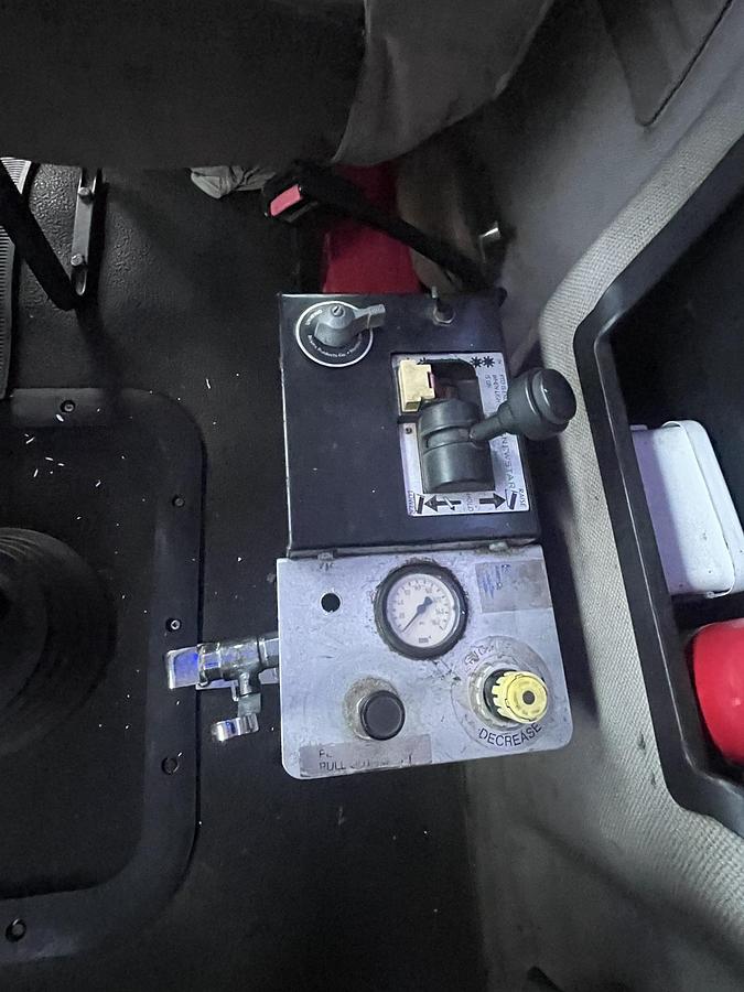 Used 2001 MACK CHU613