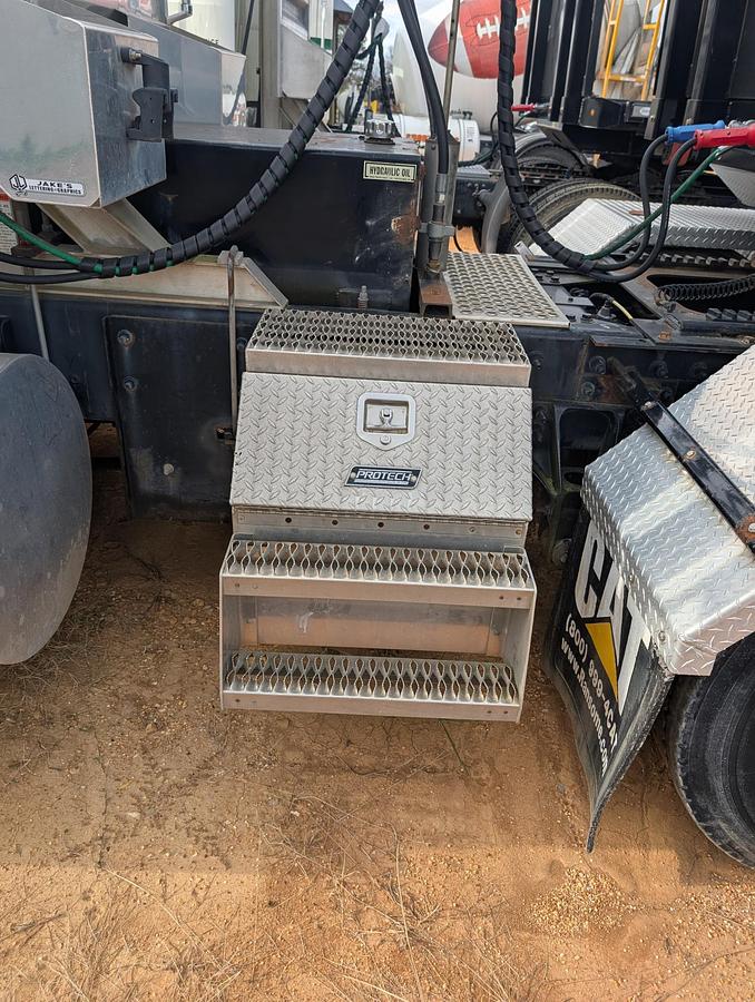 Used 2016 CATERPILLAR CT660S