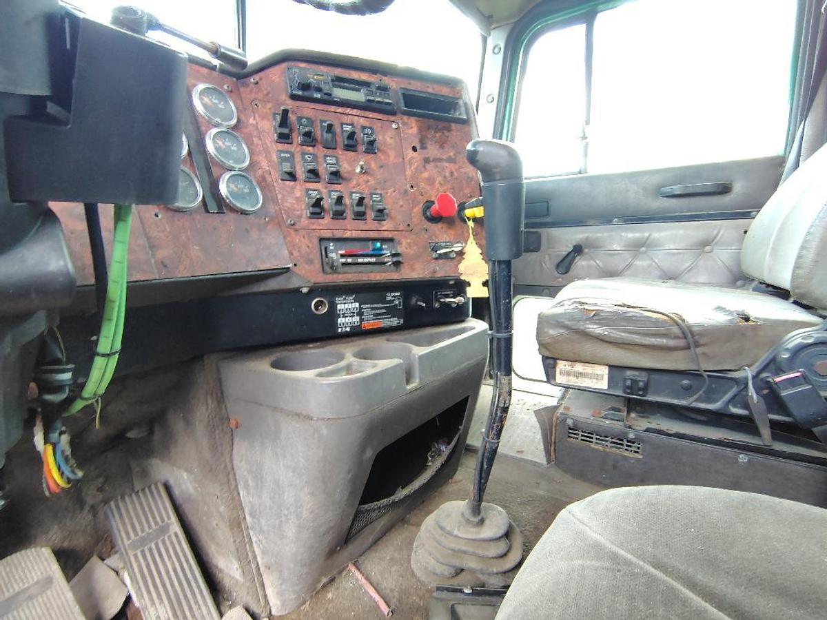 Used 2000 INTERNATIONAL 9900 Eagle