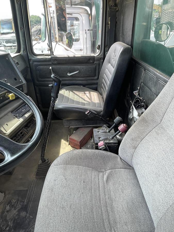 Used 1993 MACK RD 690S