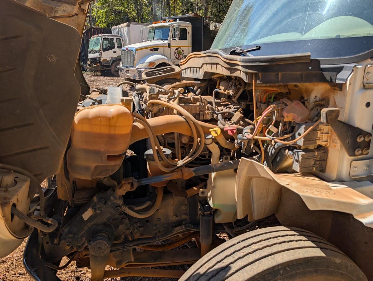 Used 2001 INTERNATIONAL DT466