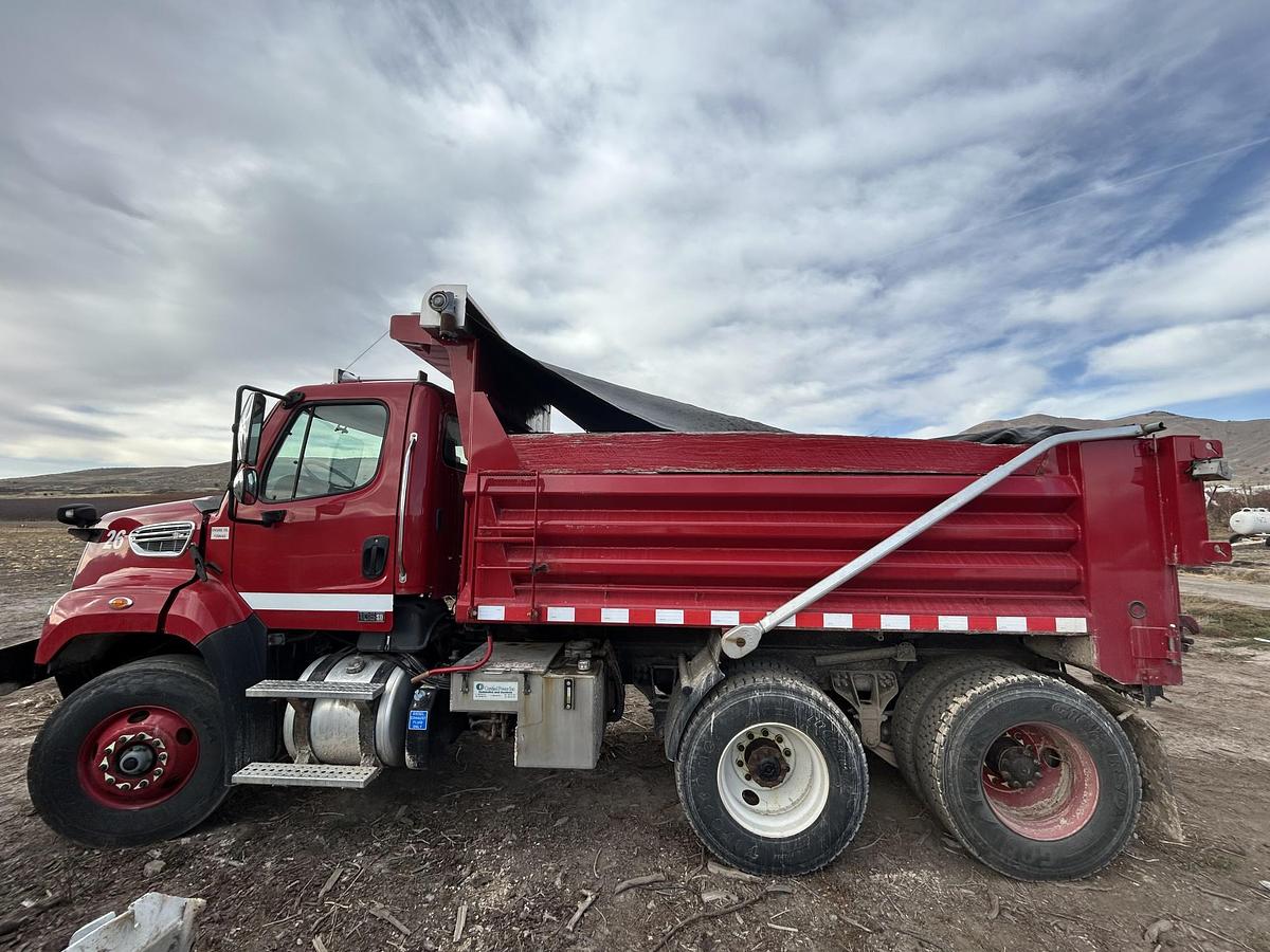 Used 2013 FREIGHTLINER 108SD Dump Truck