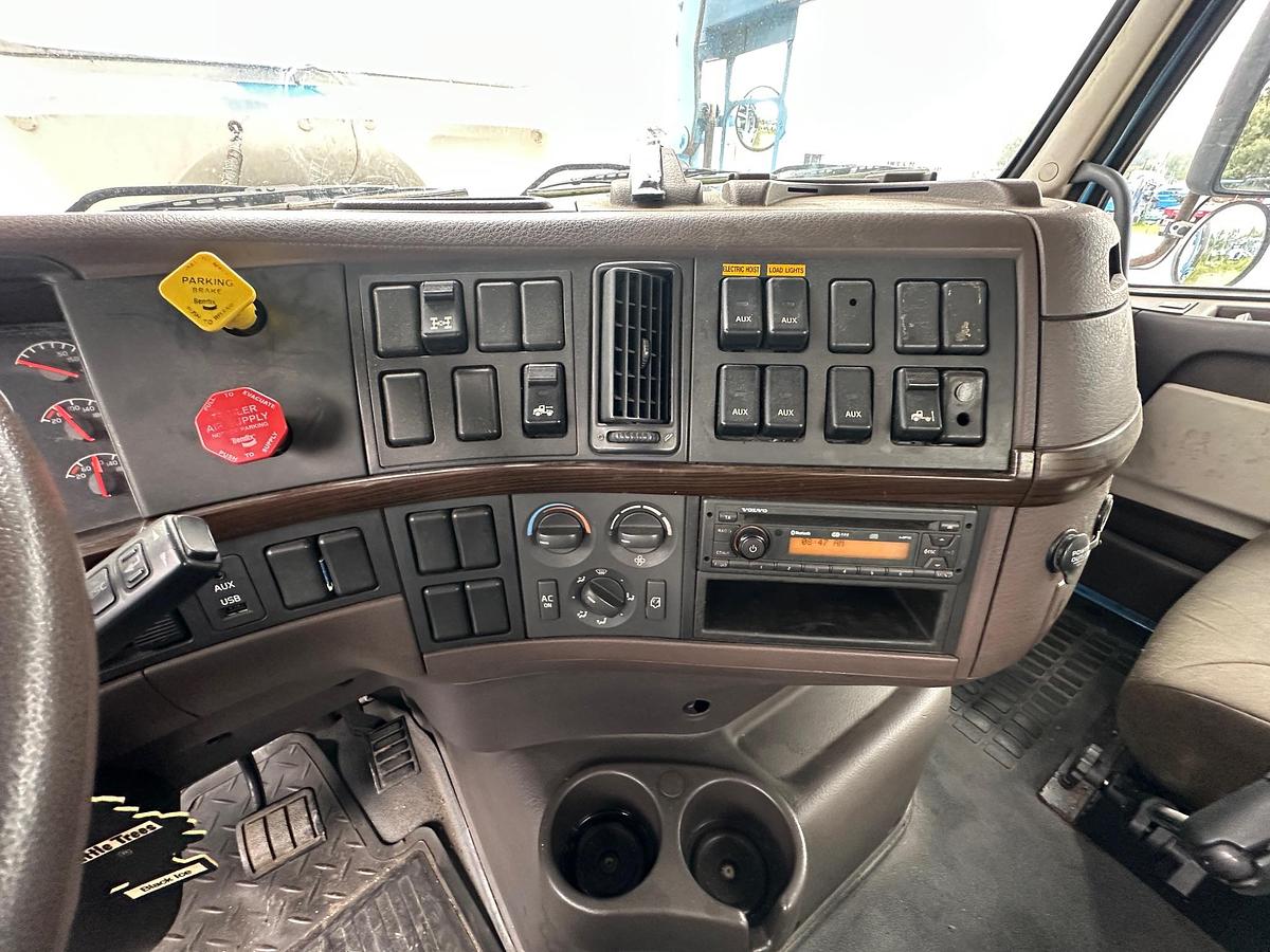 Used 2015 VOLVO VAH Auto Hauler