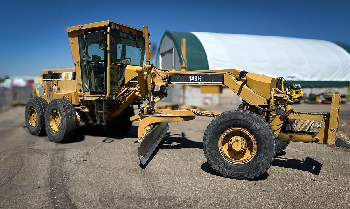 Used 2000 CATERPILLAR 143H