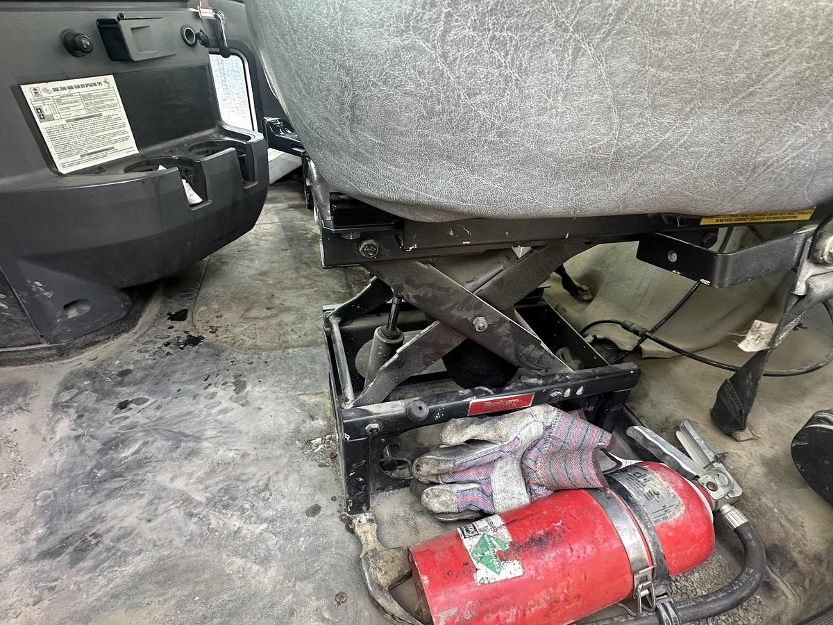 Used 2013 MACK Granite CU713