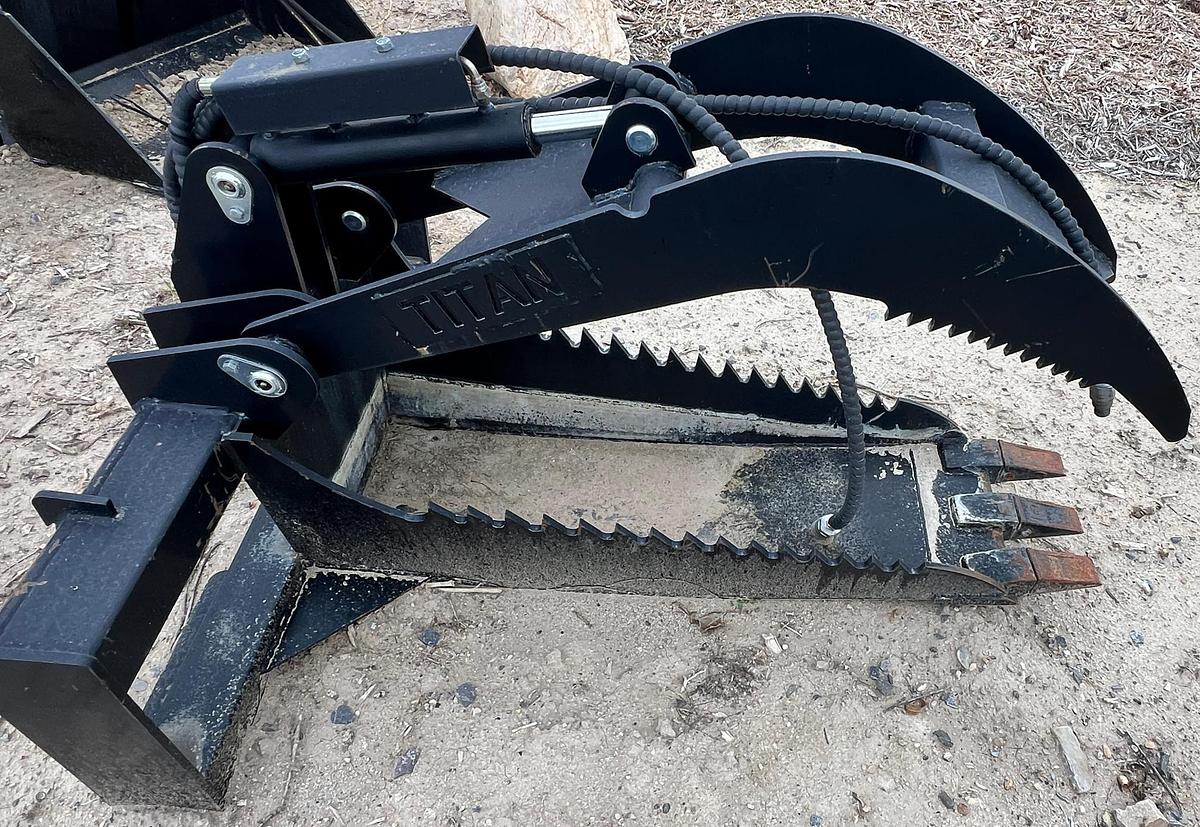 Used 2022 DEERE 317G