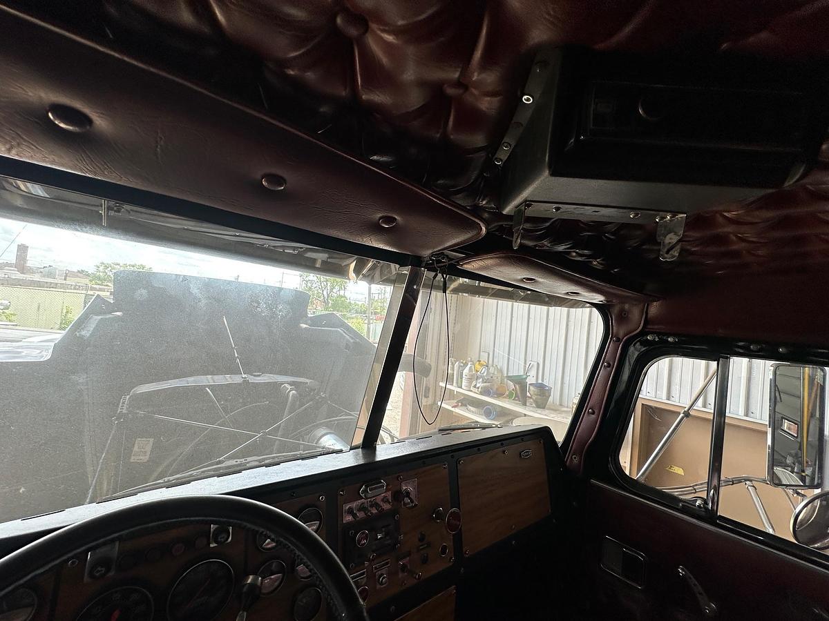 Used 1997 AUTOCAR DK6 Tilt Nose