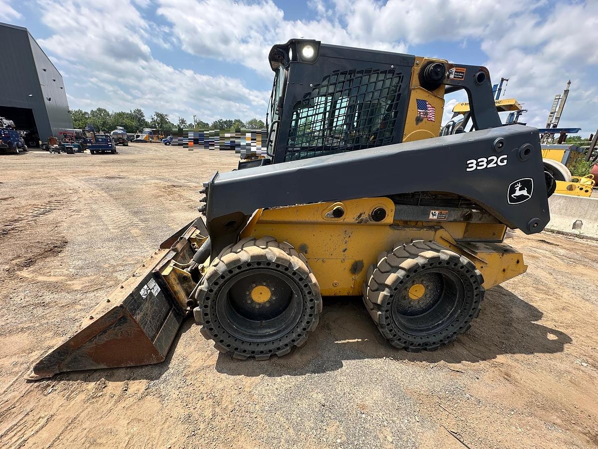 Used 2019 DEERE 332G