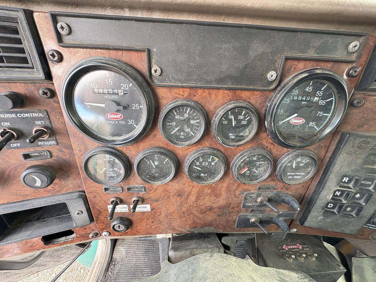 Used 2004 PETERBILT 330