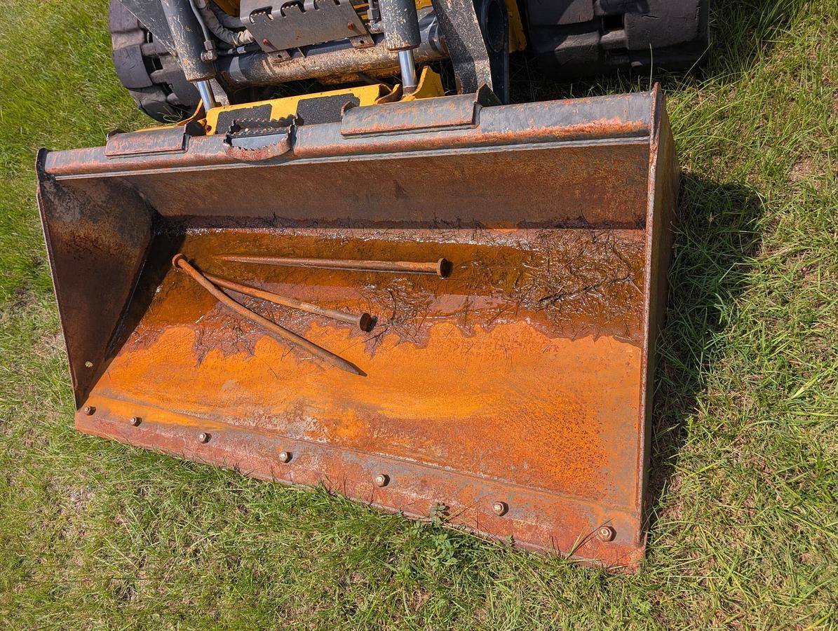 Used 2020 DEERE 325G