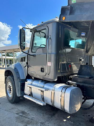 Used 2015 MACK GU713