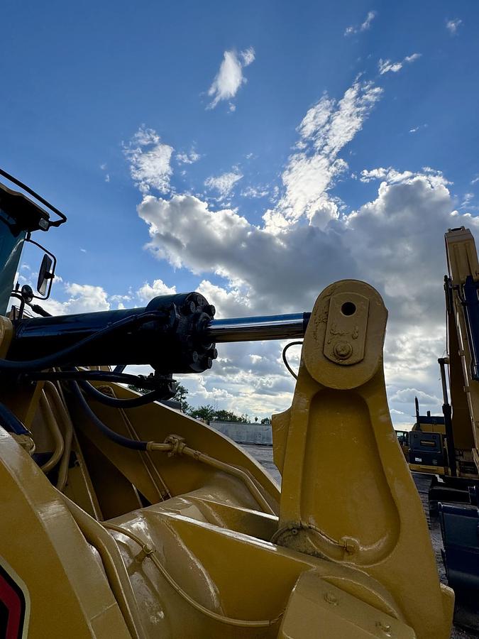 Used 2012 CATERPILLAR 966K