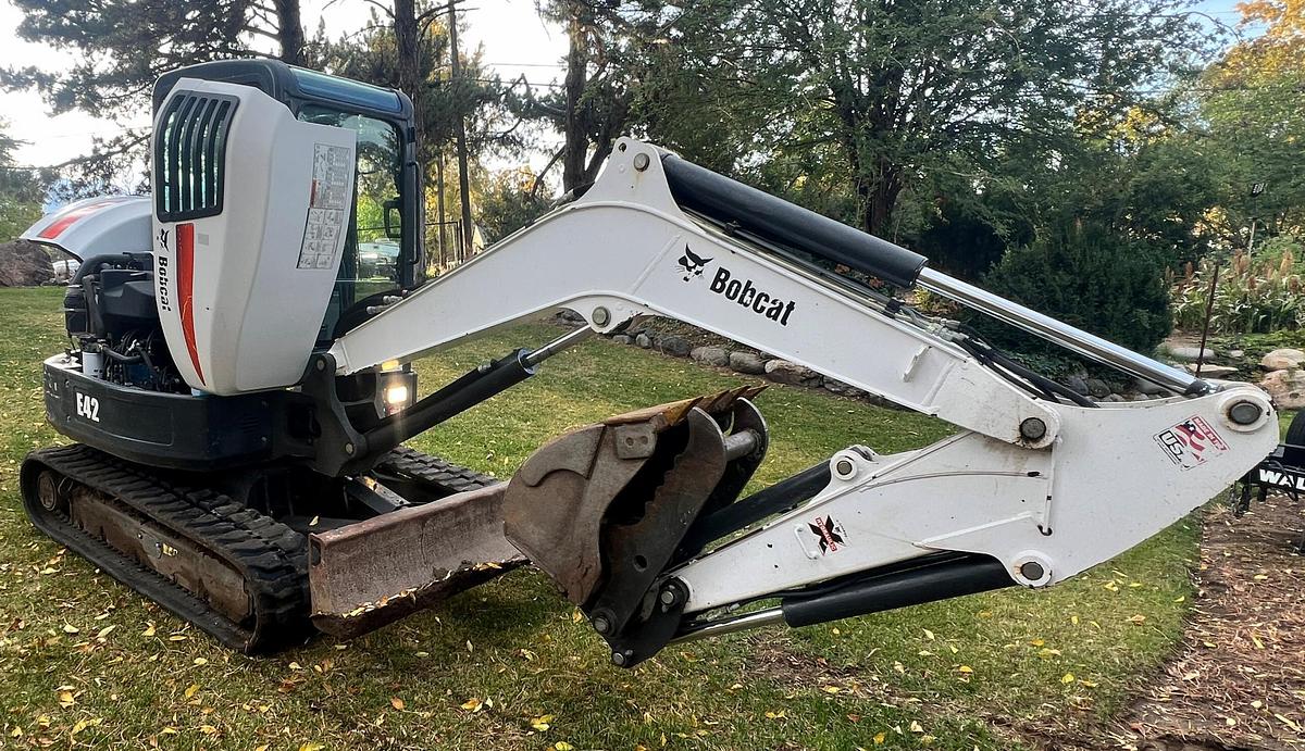 Used 2015 BOBCAT e42