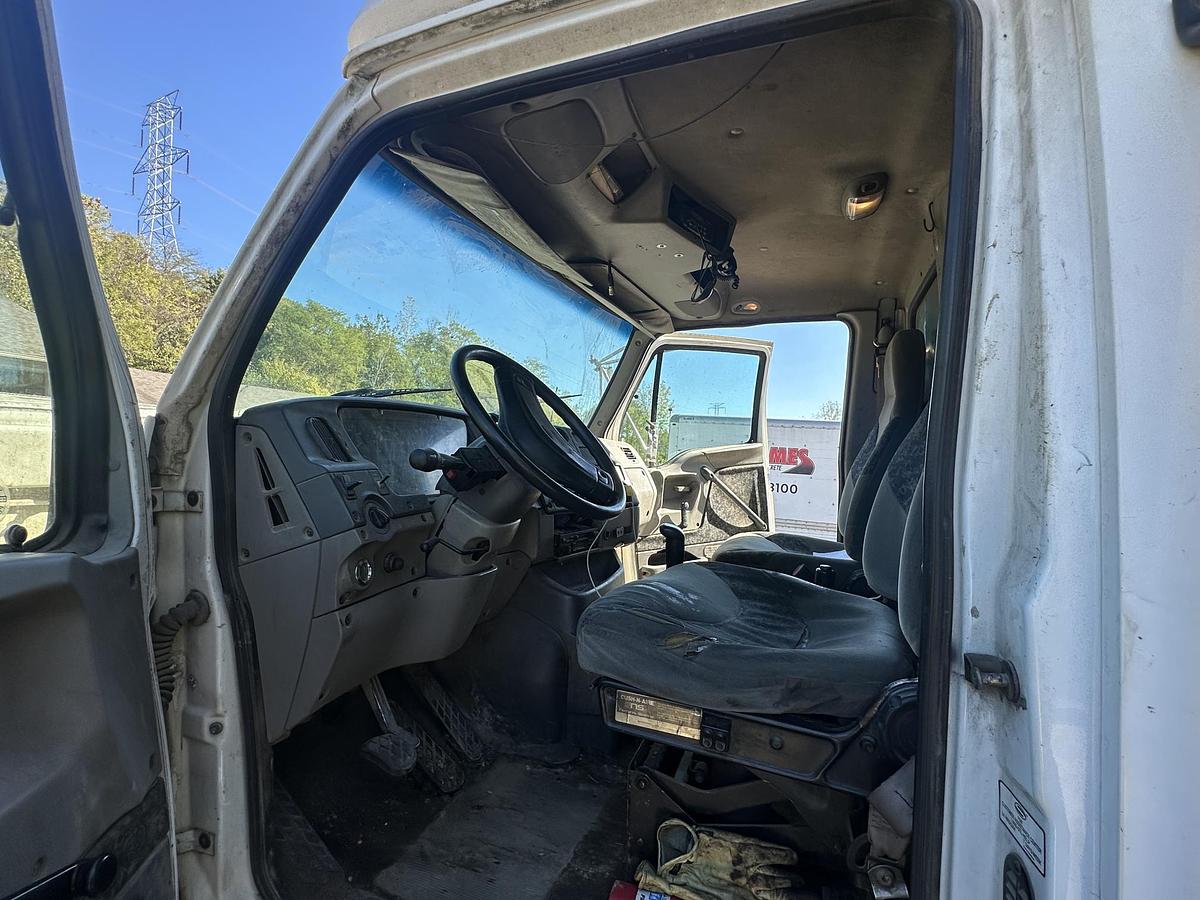 Used 2000 STERLING AT9513