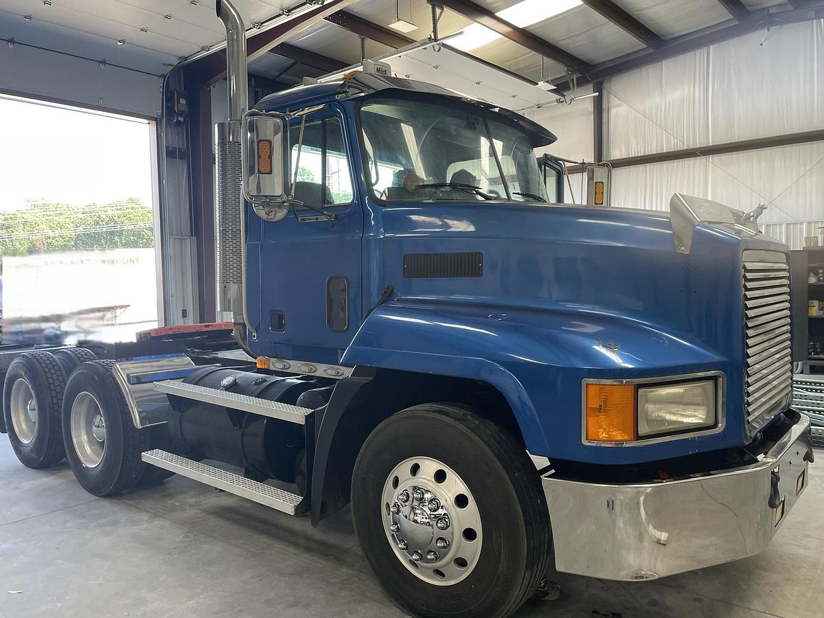 Used 2006 MACK CL733