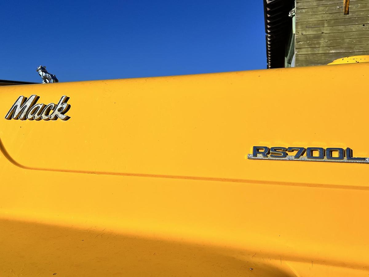 Used 1977 MACK RS767LST