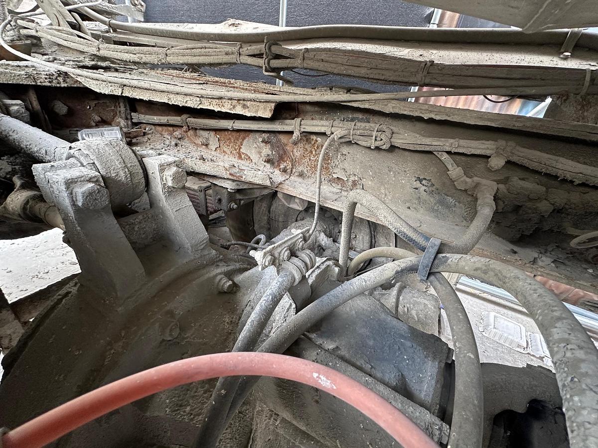 Used 2005 WESTERN STAR Rear Mixer