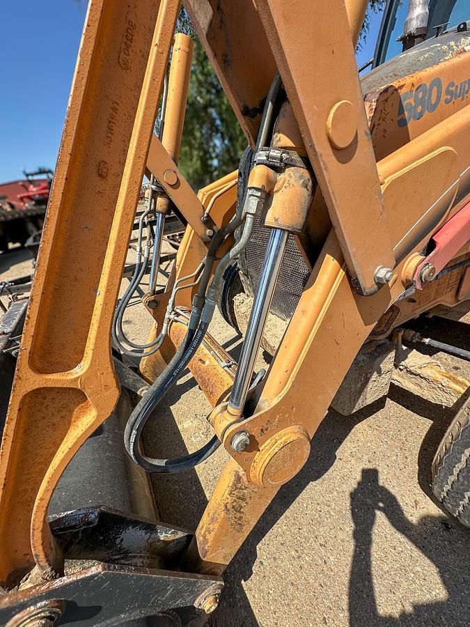 Used 2005 CASE 580 SM II
