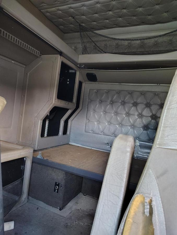 Used 2000 INTERNATIONAL 9900 Eagle