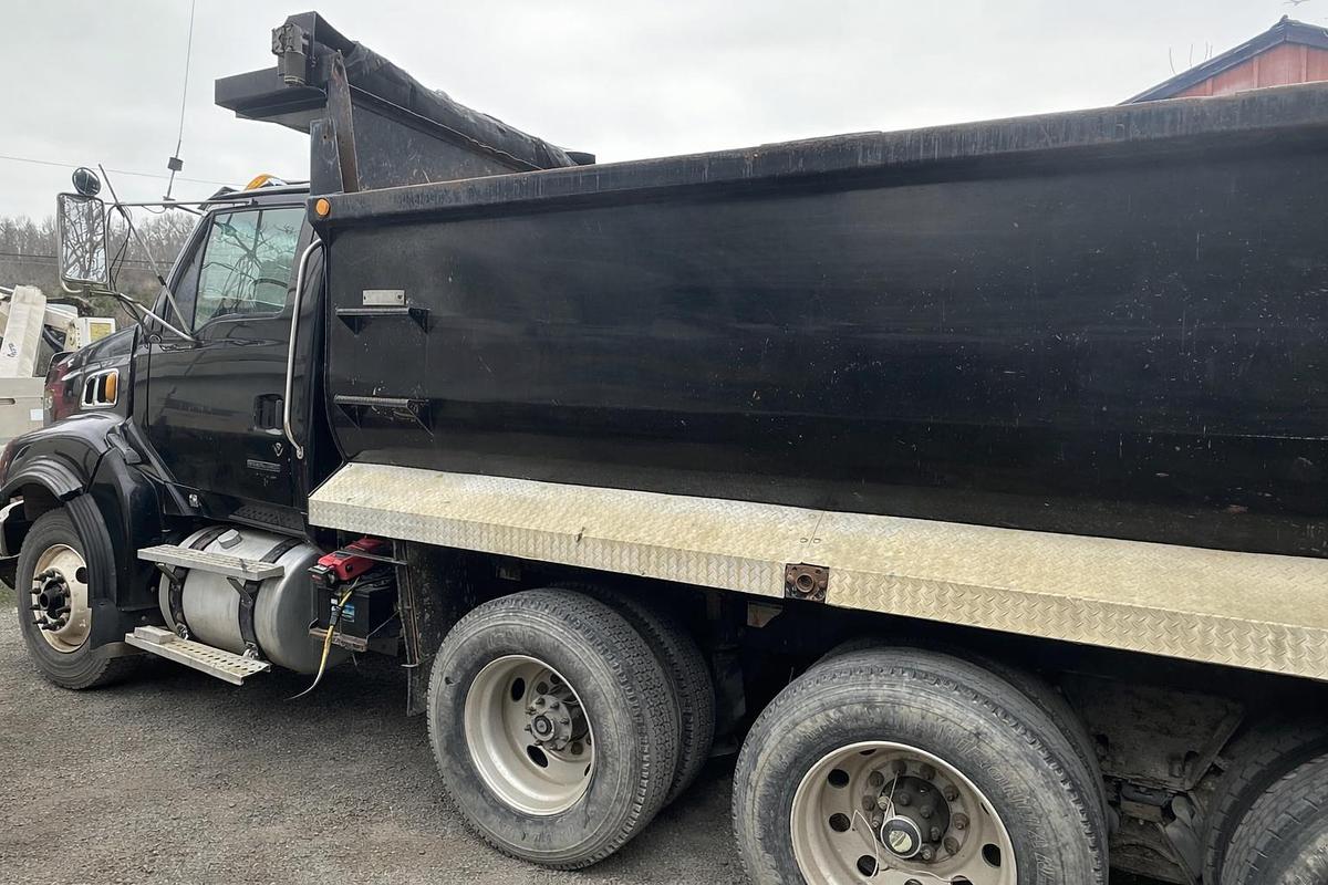 Used 2006 STERLING L9500