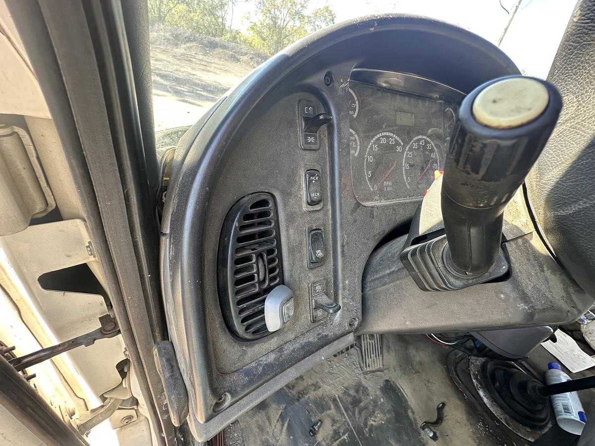 Used 2007 FREIGHTLINER M2 106