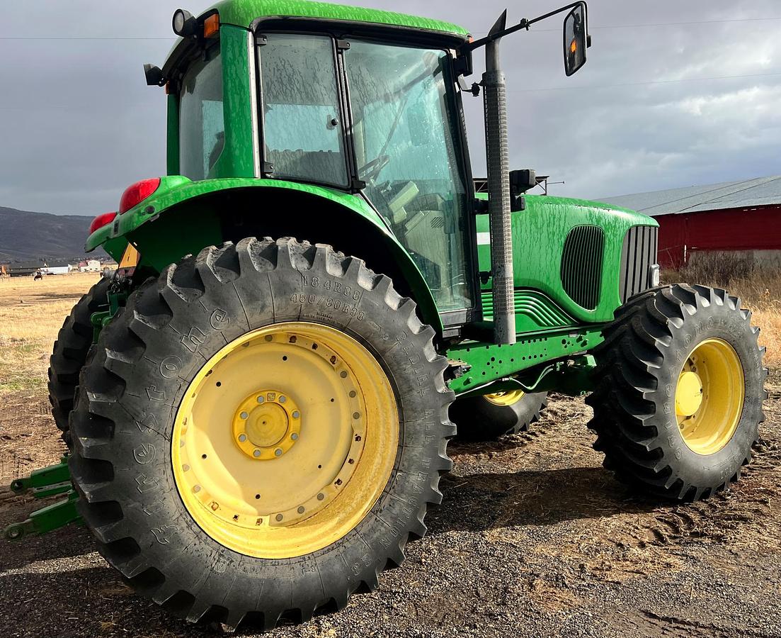 Used 2006 JOHN DEERE 7520
