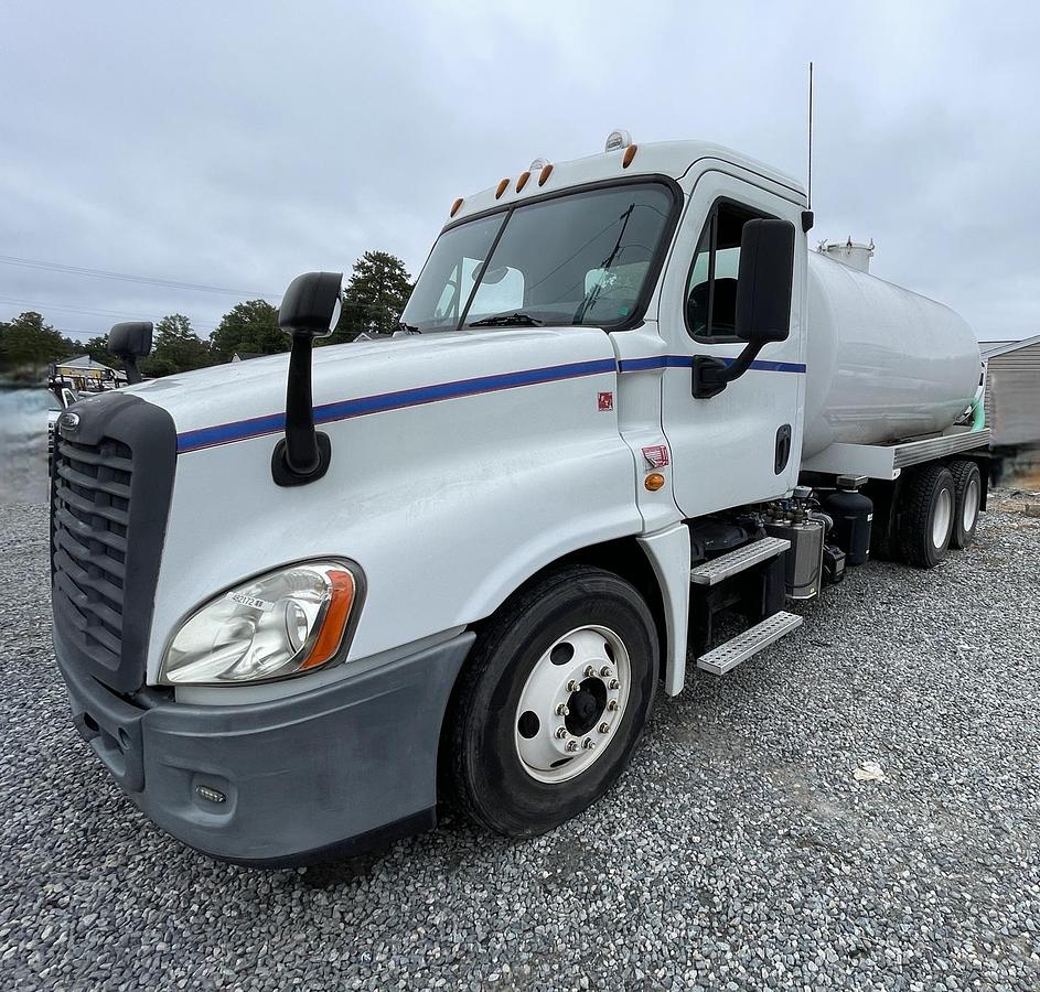 Used 2013 FREIGHTLINER Cascadia Vacuum