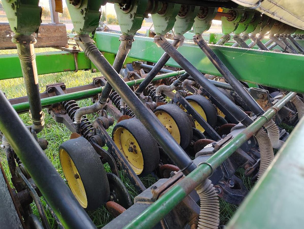 Used 1992 JOHN DEERE 750 Grain Drills