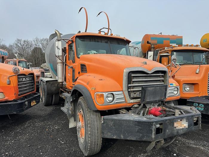 Used 2005 MACK CV713