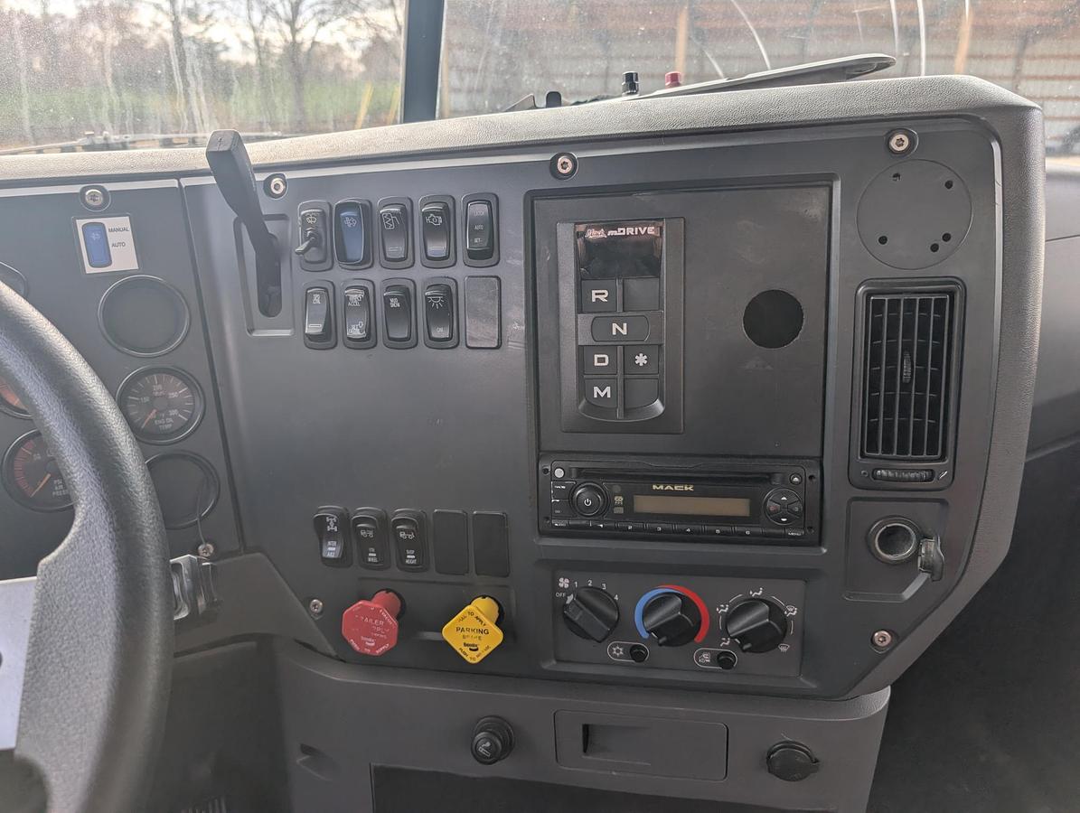 Used 2013 MACK CHU613