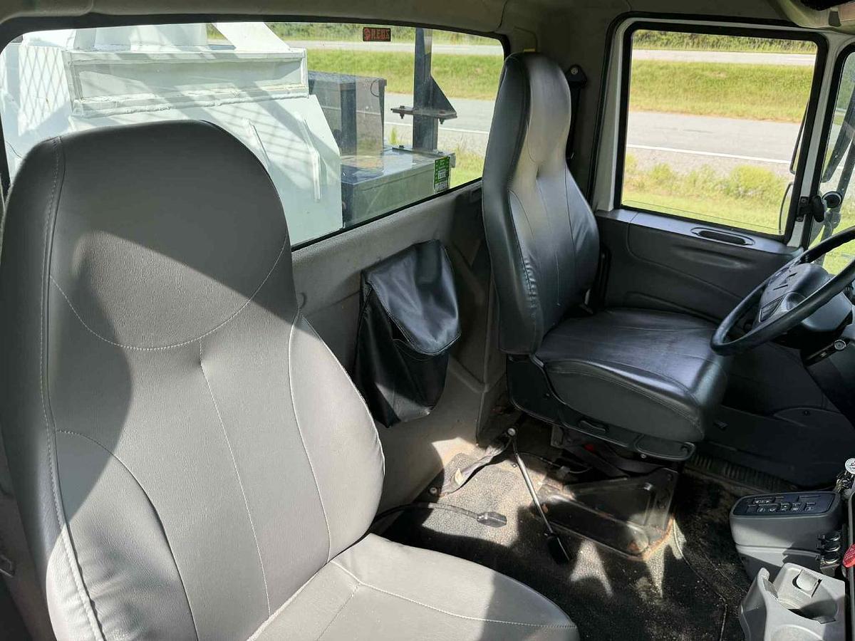 Used 2011 INTERNATIONAL 4300 Chipper Dump