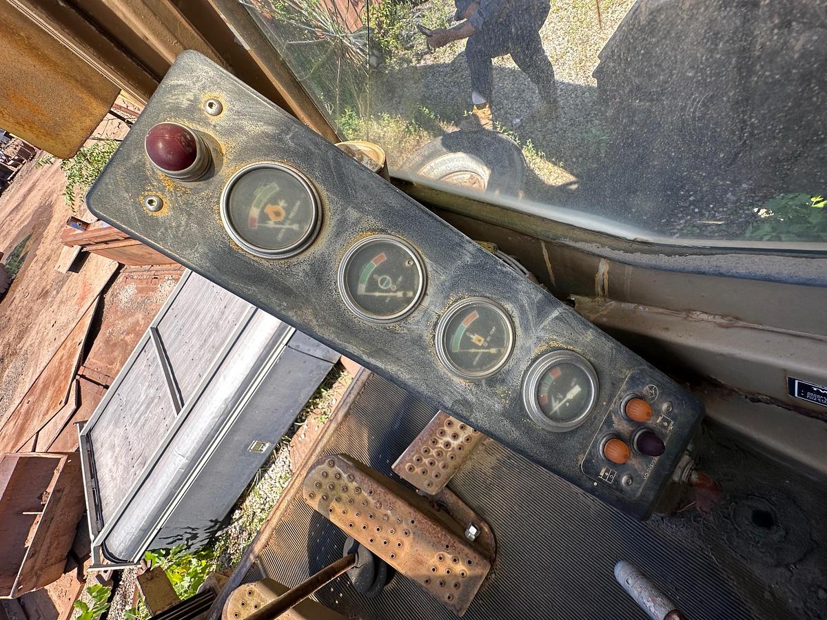 Used 1983 CATERPILLAR 245