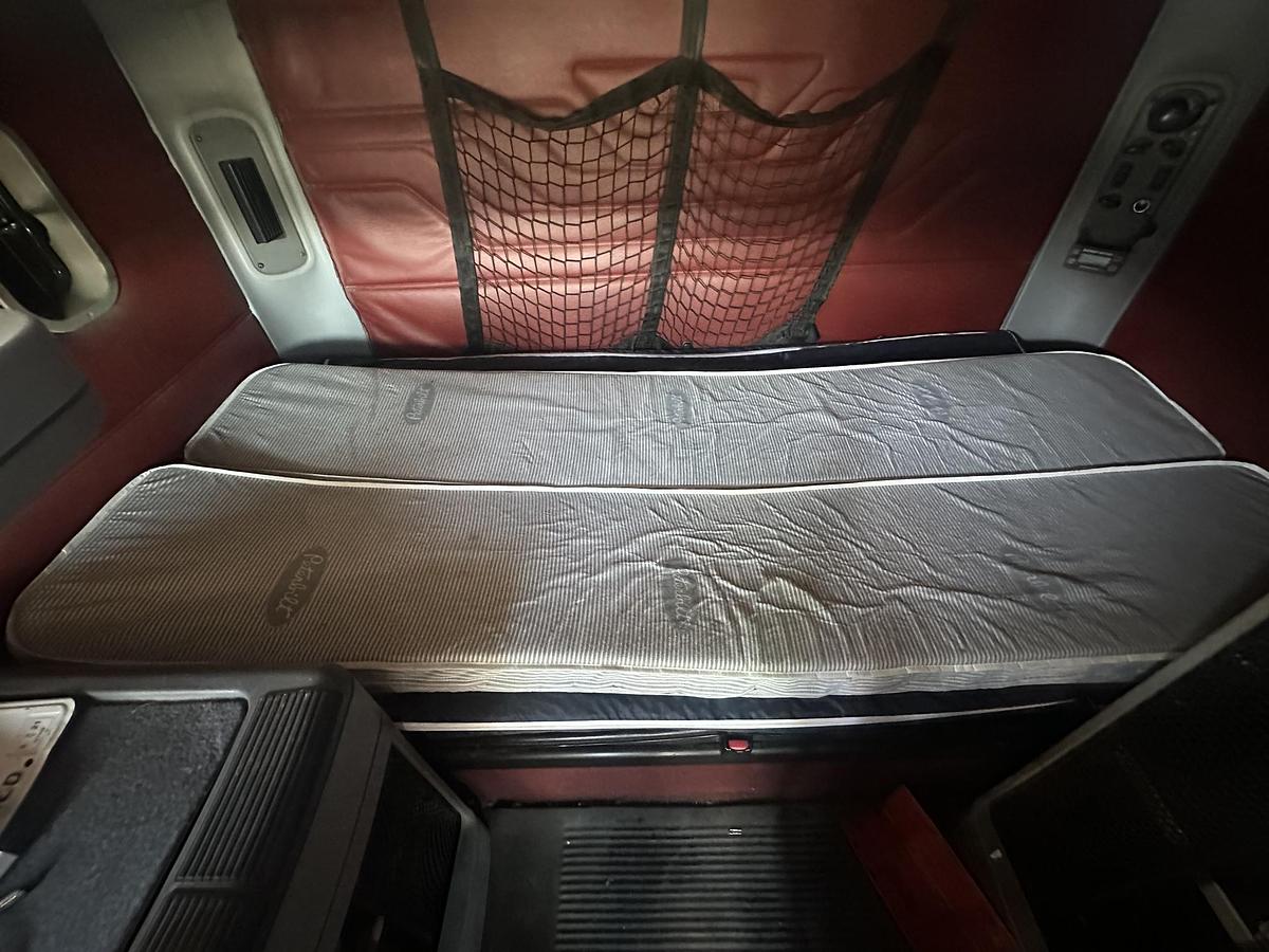 Used 2006 FREIGHTLINER Cascadia