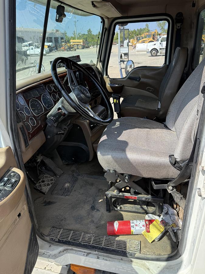 Used 2005 MACK CV713