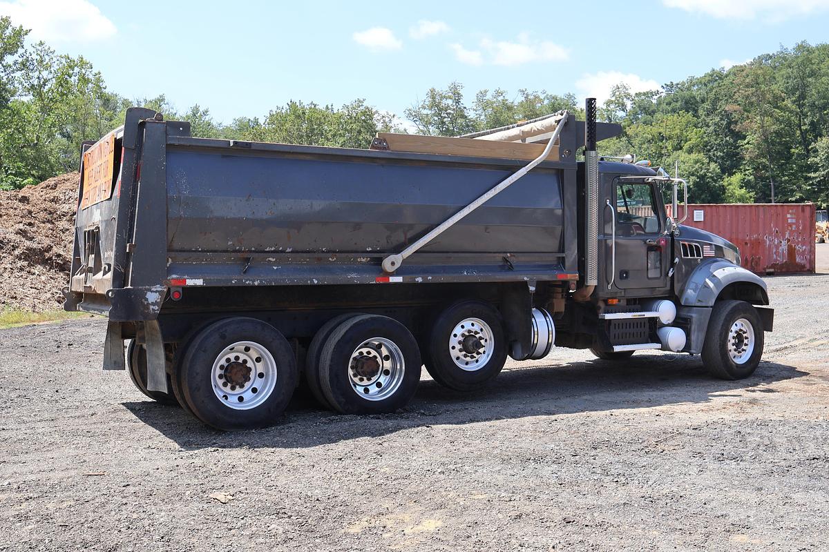 Used 2009 MACK Granite GU713