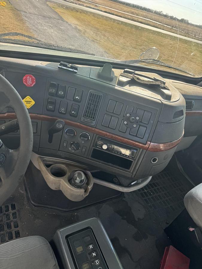 Used 2007 VOLVO VNL42T