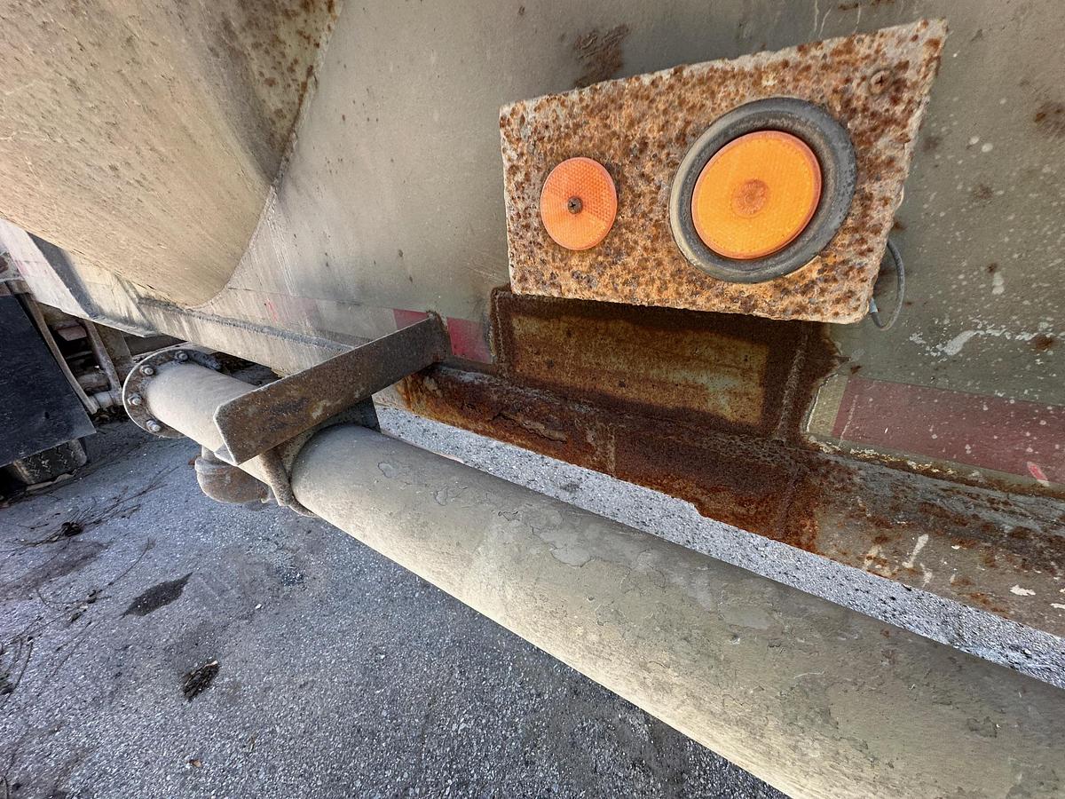 Used 1972 FRUEHAUF Bulk Trailer