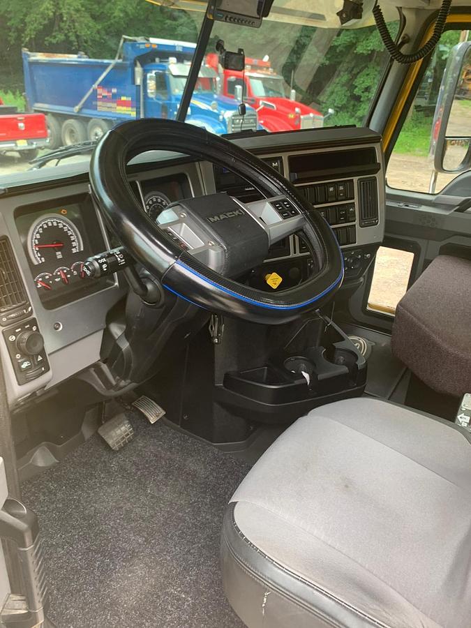 Used 2021 MACK Granite