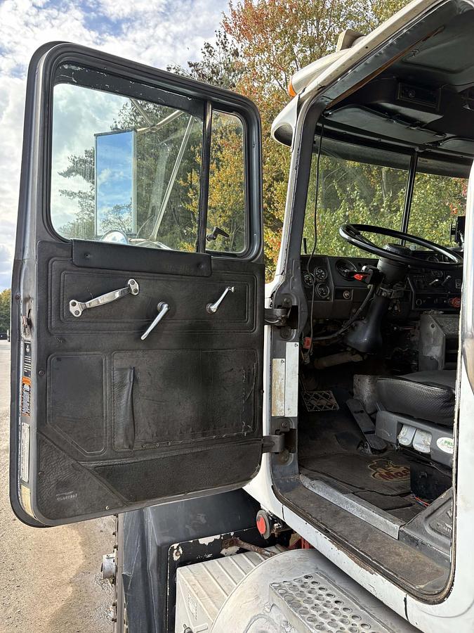 Used 1999 MACK RD688SX