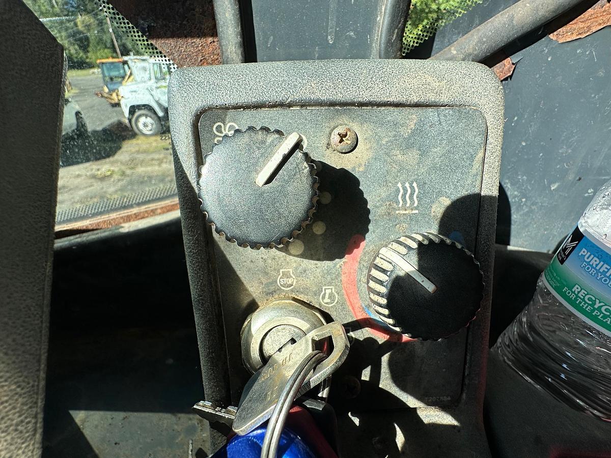 Used 2005 DEERE 624J