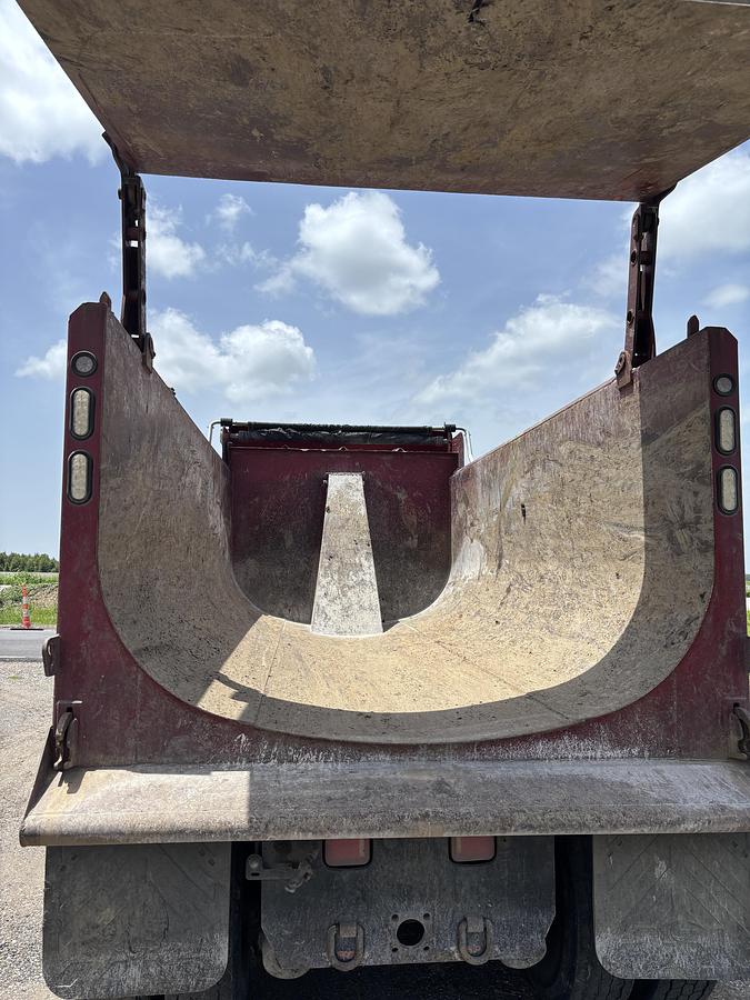 Used 2021 MACK Granite 64FR