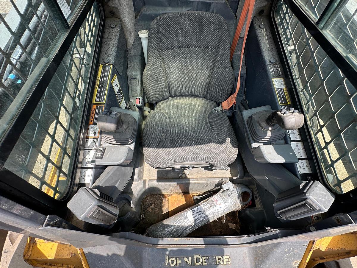 Used 2017 DEERE 332G