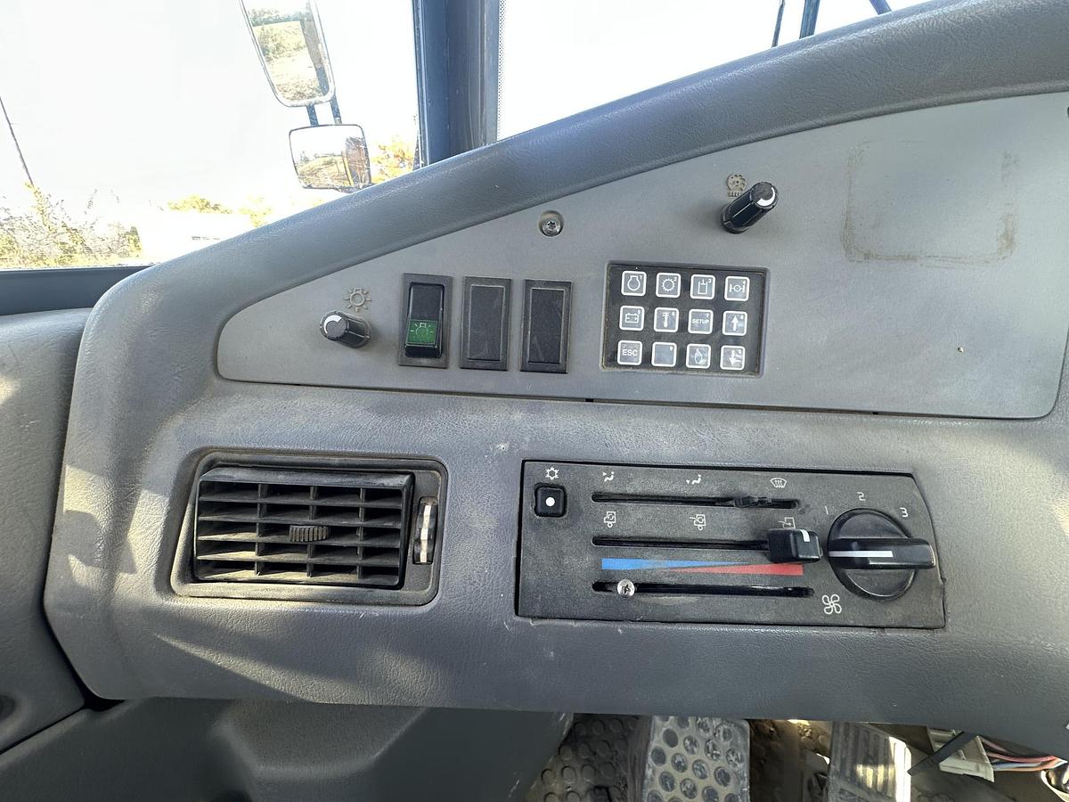 Used 2002 VOLVO A40D